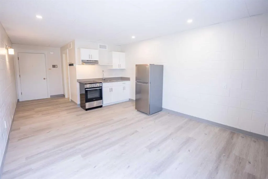 4940 49 Street, #1-19 (no 3 or 13)