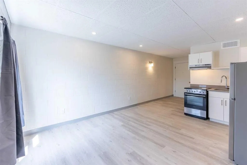 4940 49 Street, #1-19 (no 3 or 13)