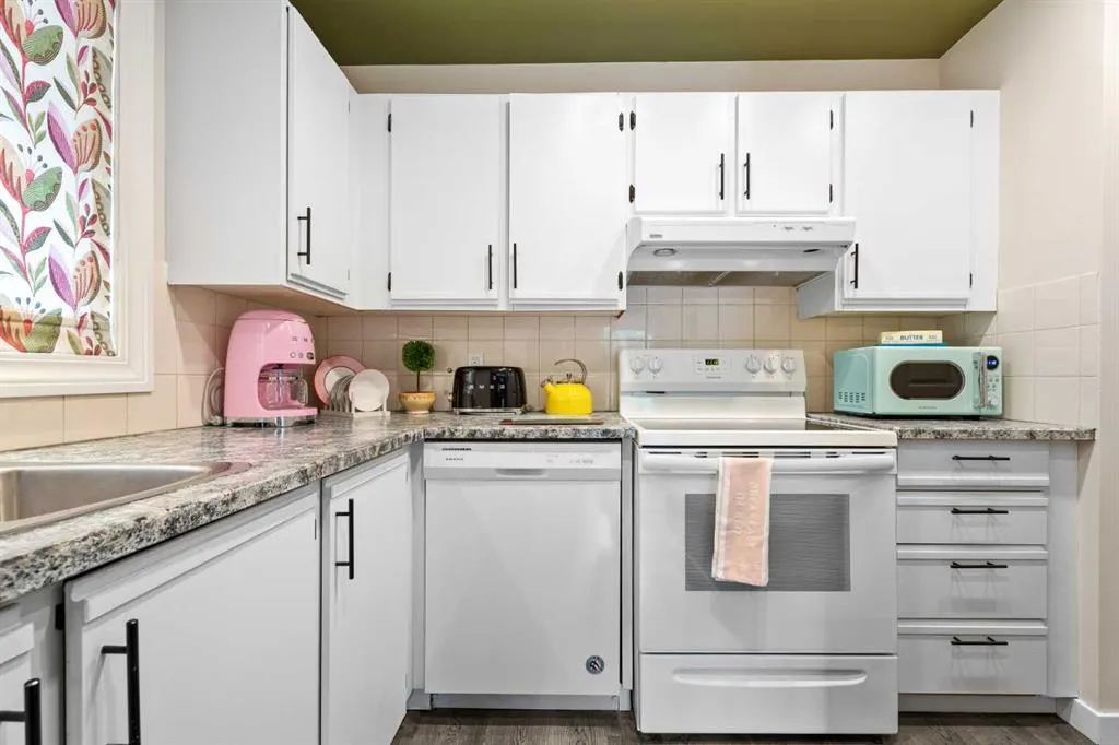 825 4 Street NE, #202