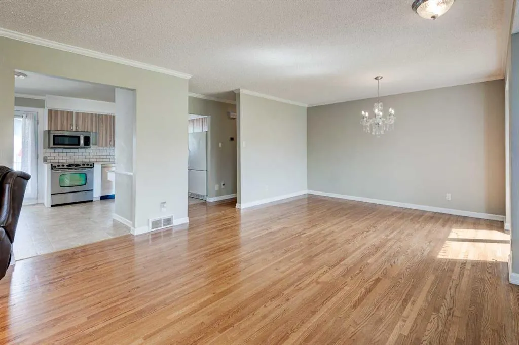 32 Atlanta Crescent SE