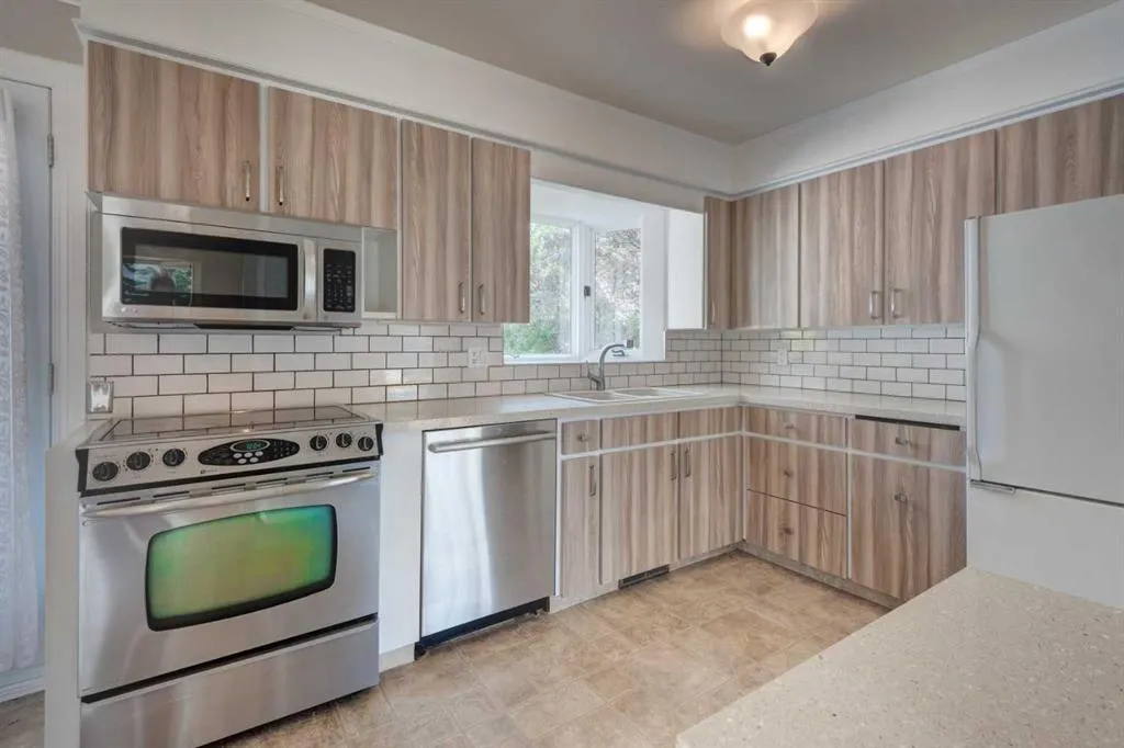 32 Atlanta Crescent SE
