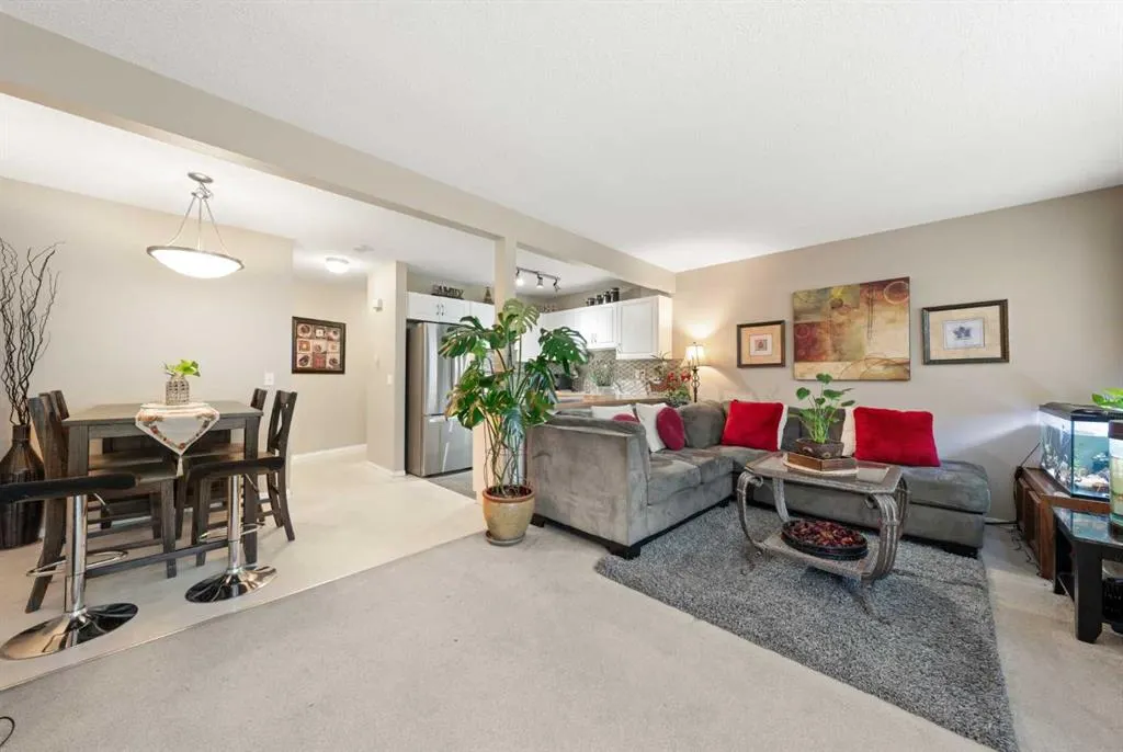 82 Everstone Place SW