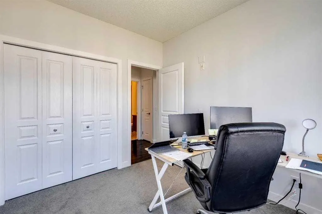 22 Panatella Road NW, #207