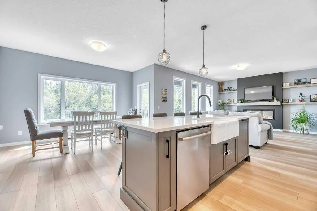 1181 Hillcrest Manor Estates