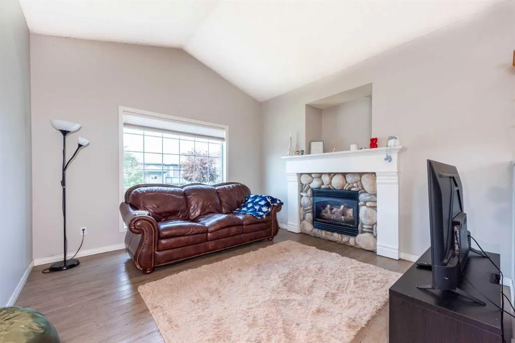 214 Erin Circle SE