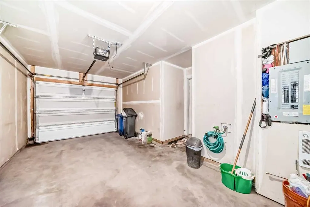702 Evanston Manor NW
