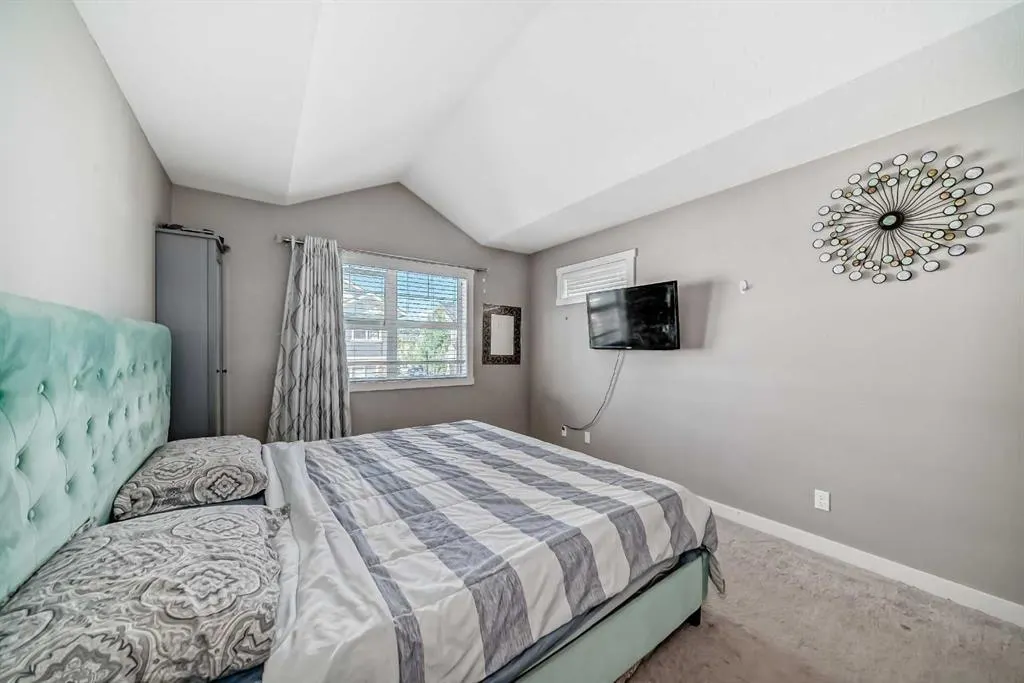 702 Evanston Manor NW