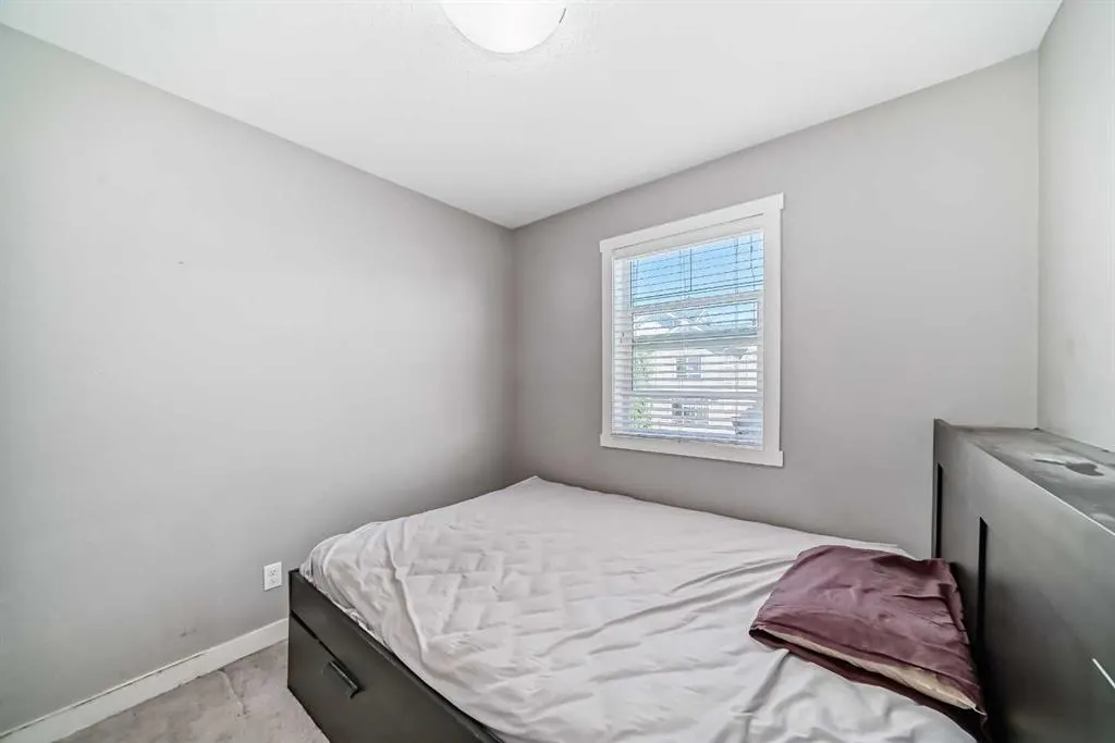 702 Evanston Manor NW