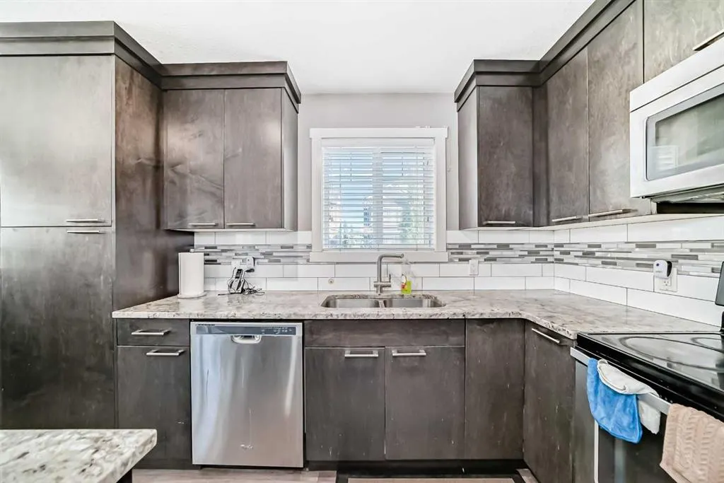 702 Evanston Manor NW