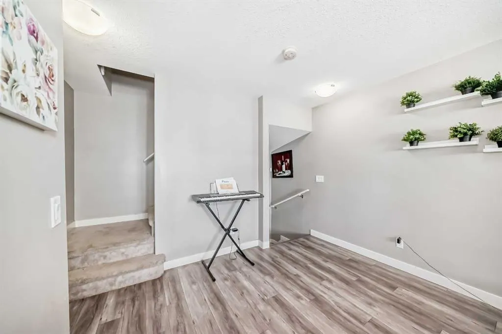 702 Evanston Manor NW