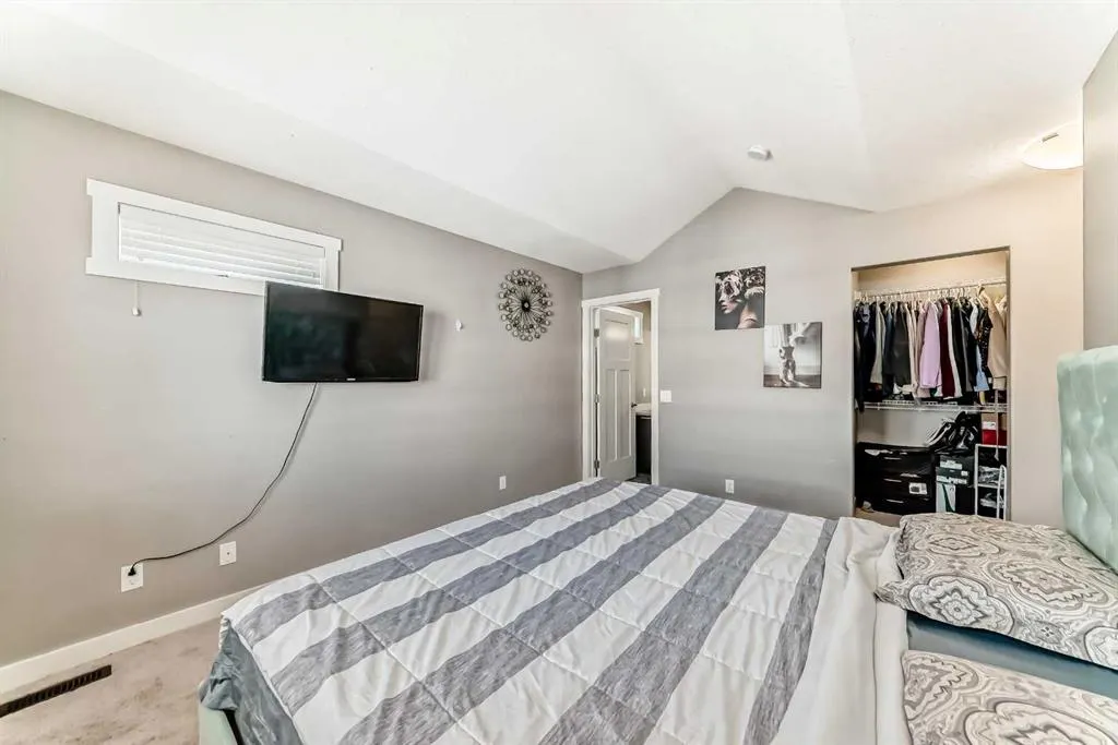 702 Evanston Manor NW
