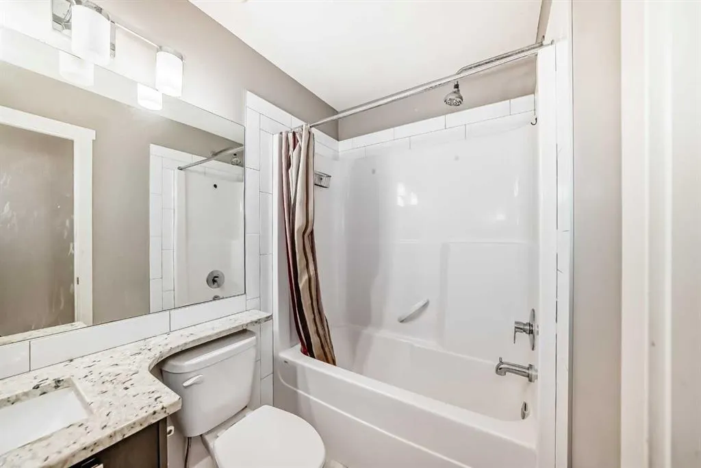 702 Evanston Manor NW