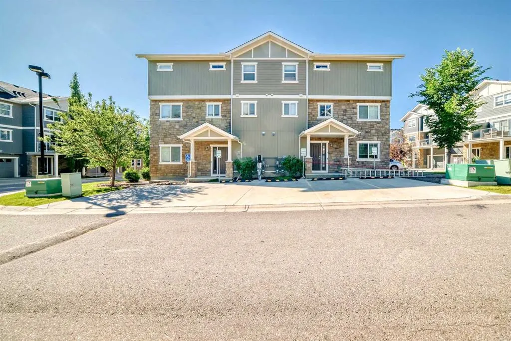 702 Evanston Manor NW
