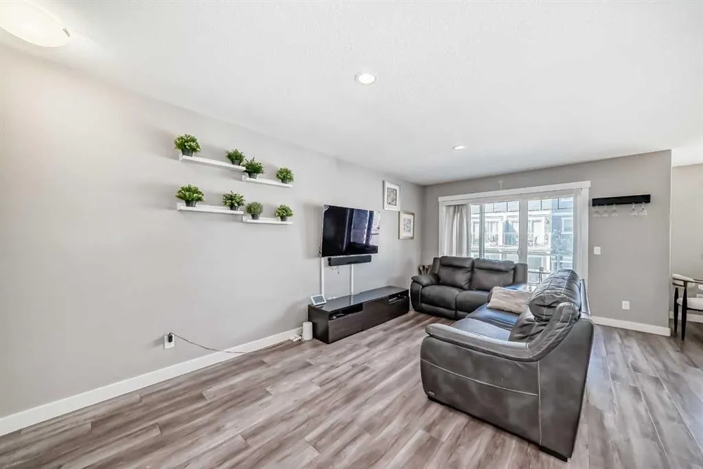 702 Evanston Manor NW