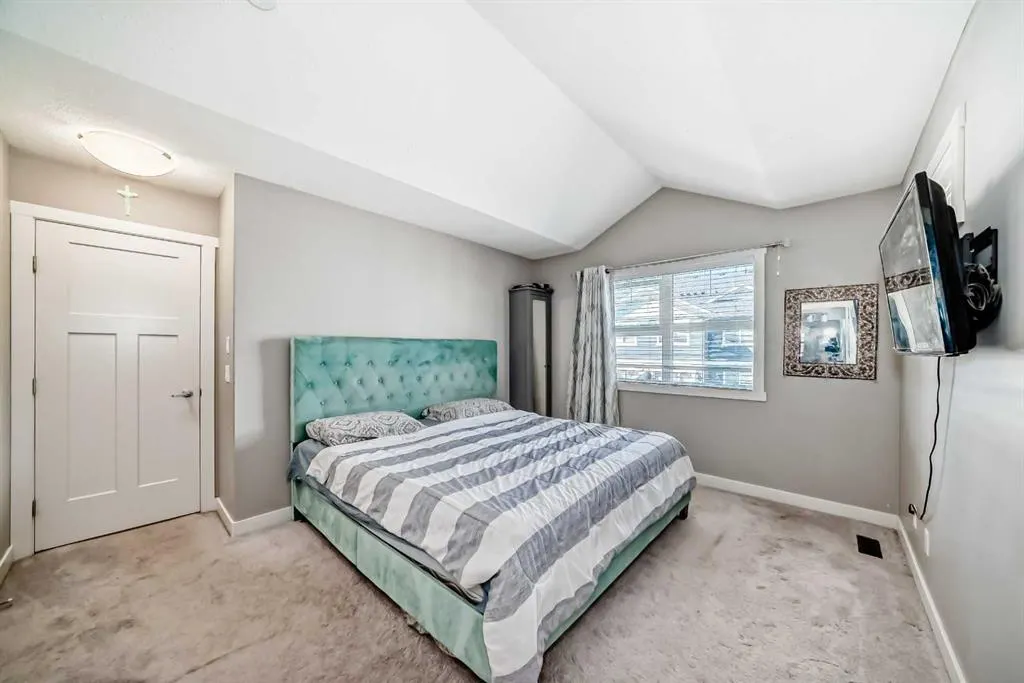 702 Evanston Manor NW