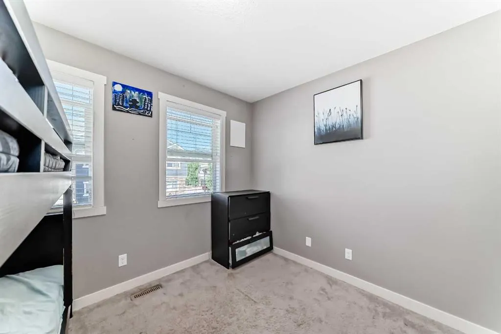 702 Evanston Manor NW