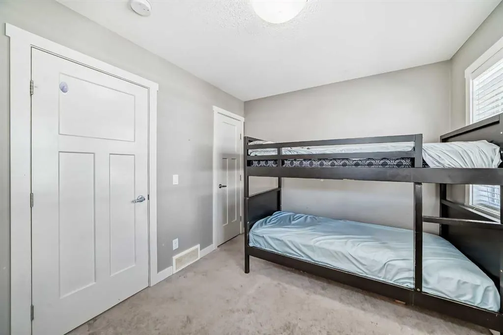 702 Evanston Manor NW