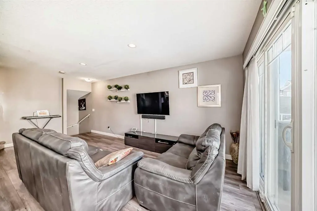 702 Evanston Manor NW
