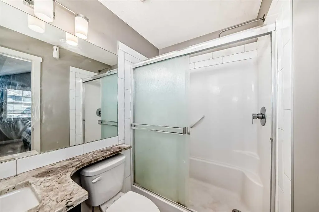 702 Evanston Manor NW