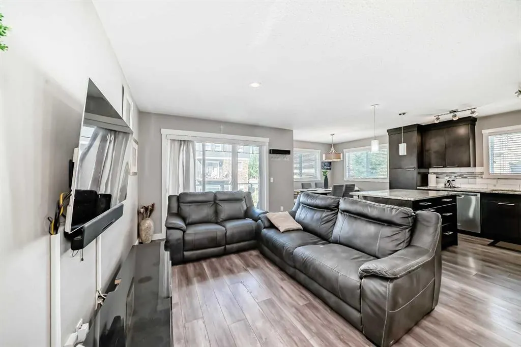 702 Evanston Manor NW
