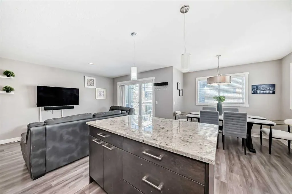 702 Evanston Manor NW