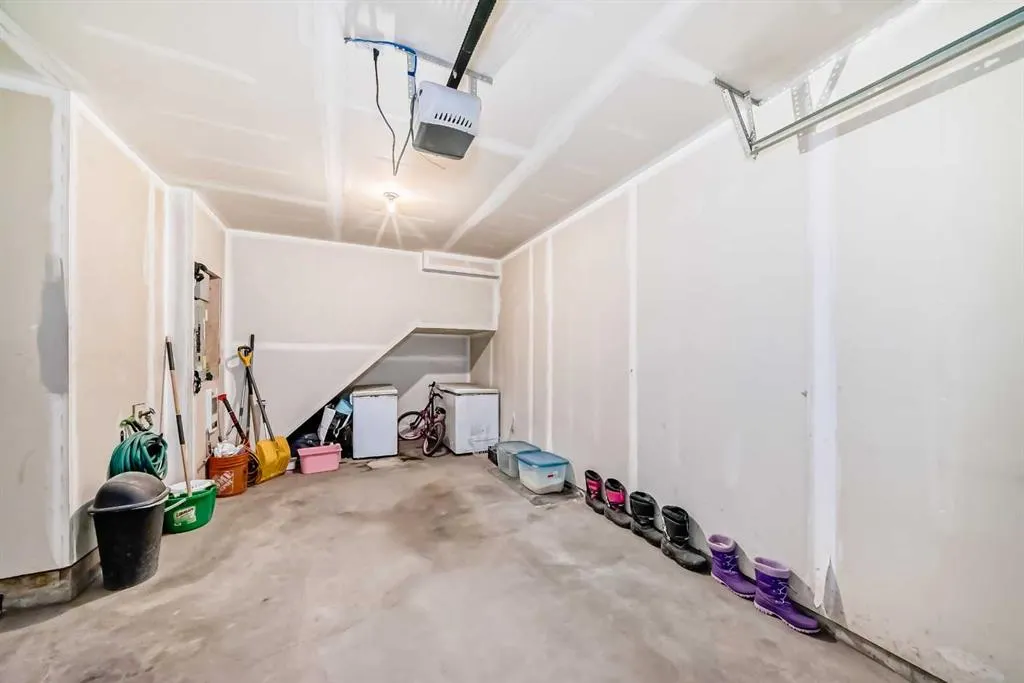 702 Evanston Manor NW