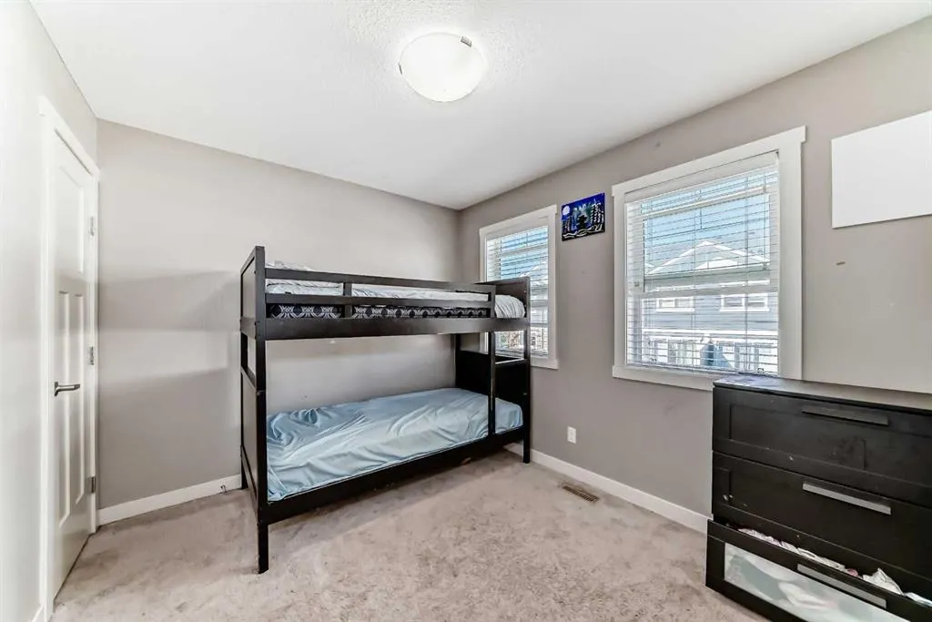 702 Evanston Manor NW