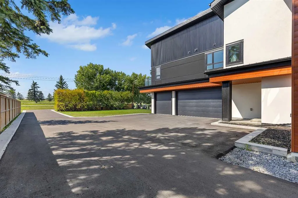 476 WEST CHESTERMERE Drive