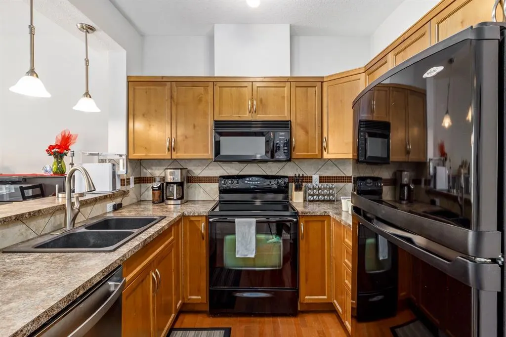 156 Rockyledge View NW, #7