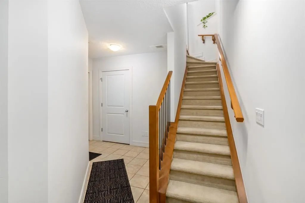 156 Rockyledge View NW, #7