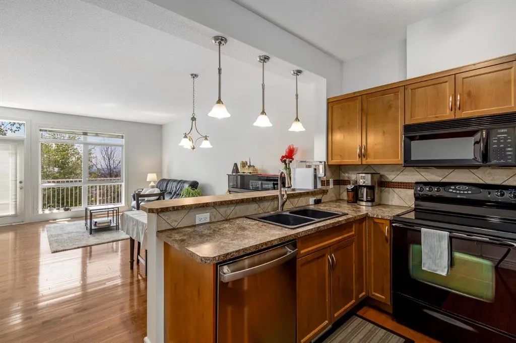 156 Rockyledge View NW, #7