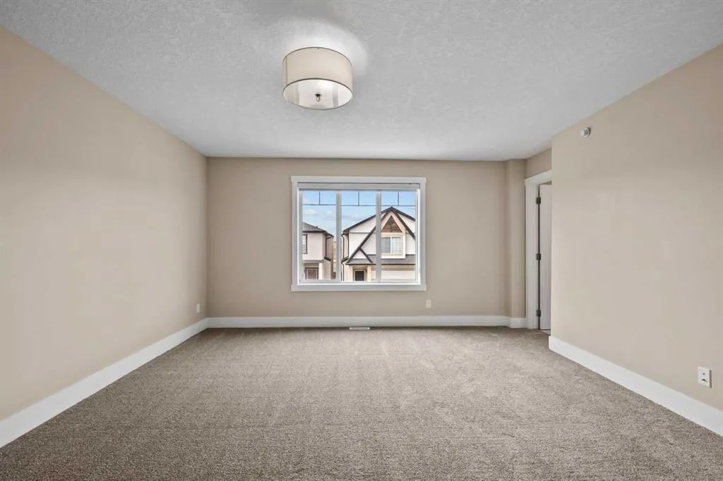36 Covecreek Mews NE