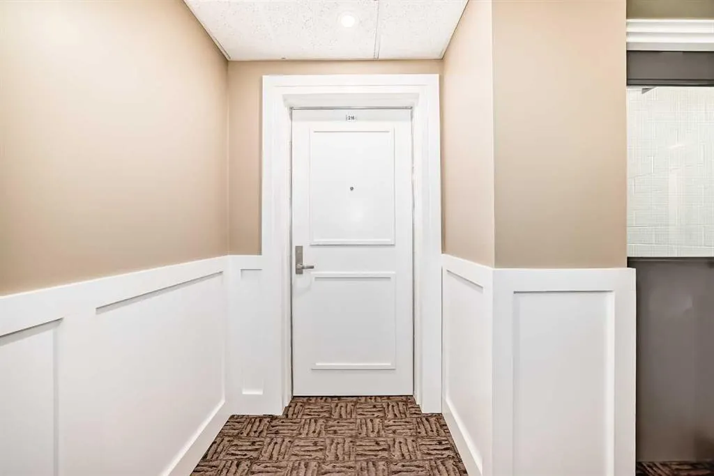 1005B Westmount Drive, #216