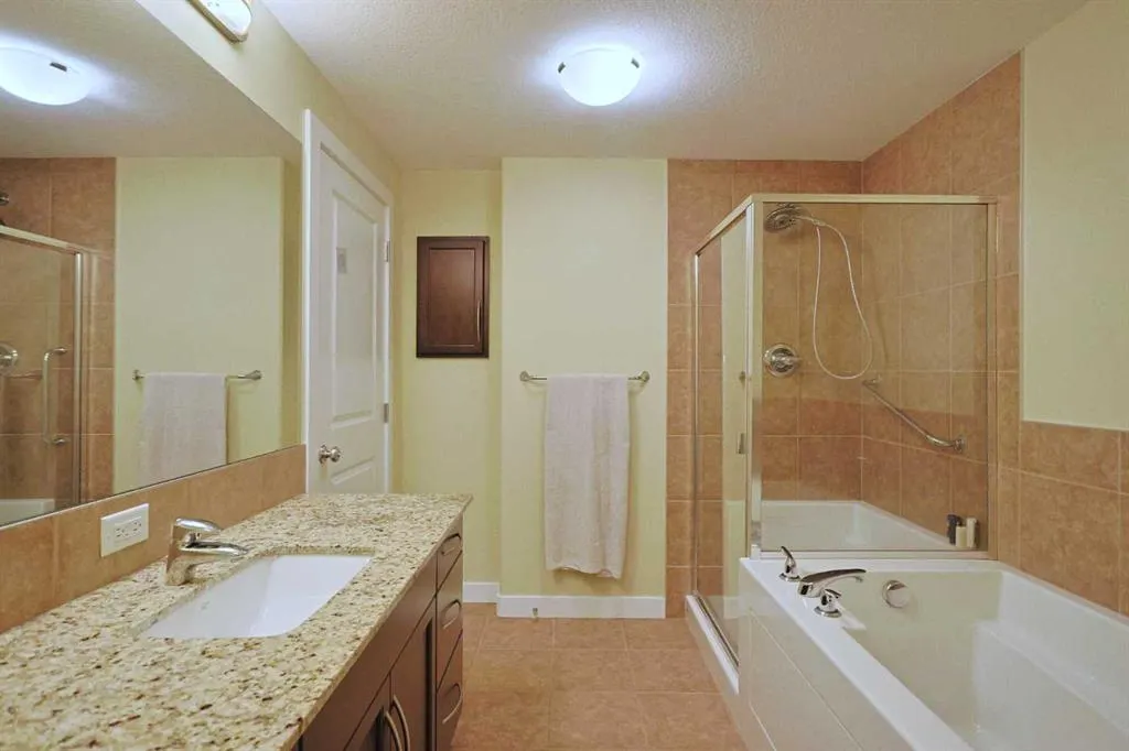 16 Varsity Estates Circle NW, #609