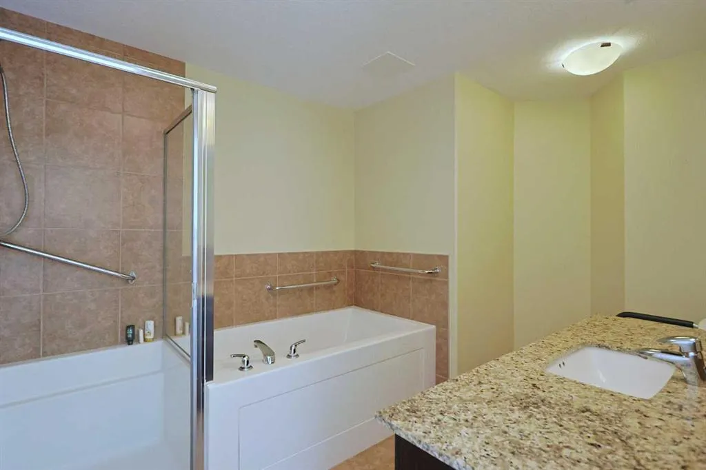 16 Varsity Estates Circle NW, #609