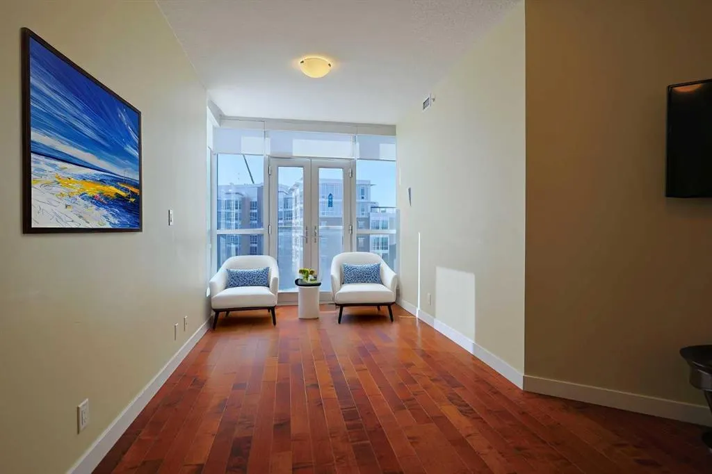 16 Varsity Estates Circle NW, #609