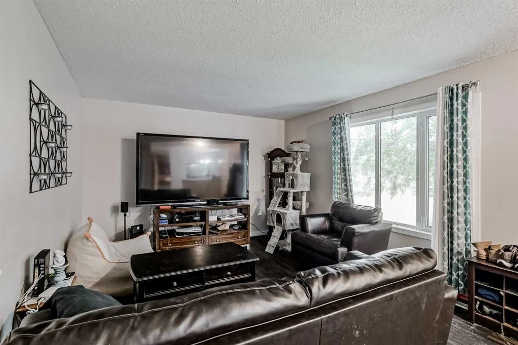 608 Henricks Drive
