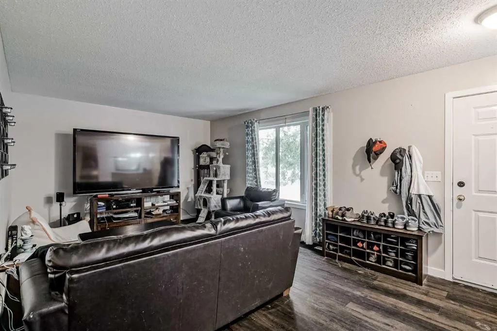 608 Henricks Drive