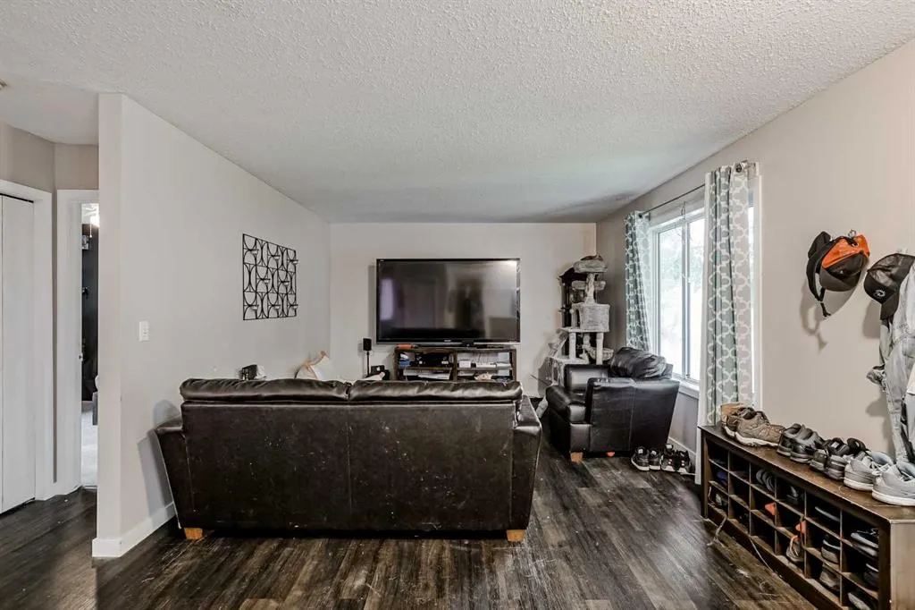 608 Henricks Drive