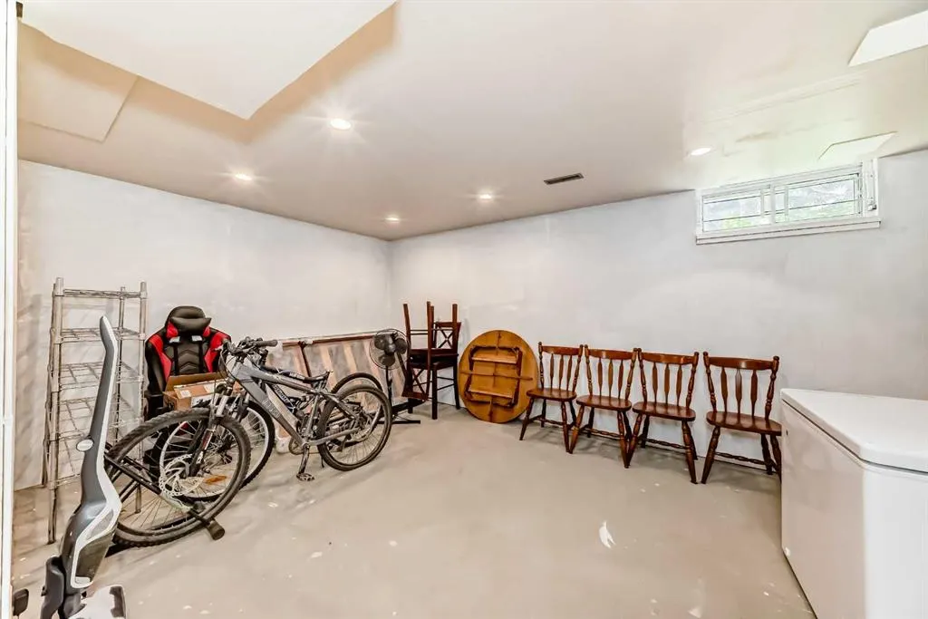 803 Varsity Estates Drive NW, #16