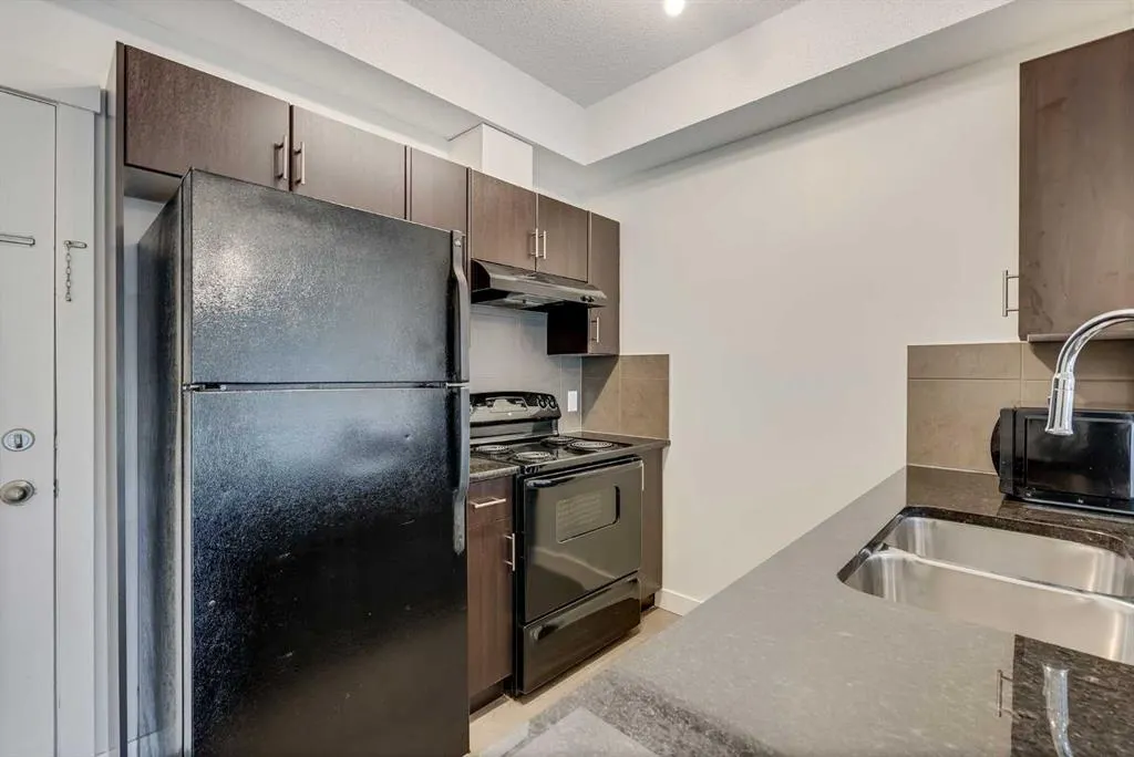 3950 46 Avenue NW, #206