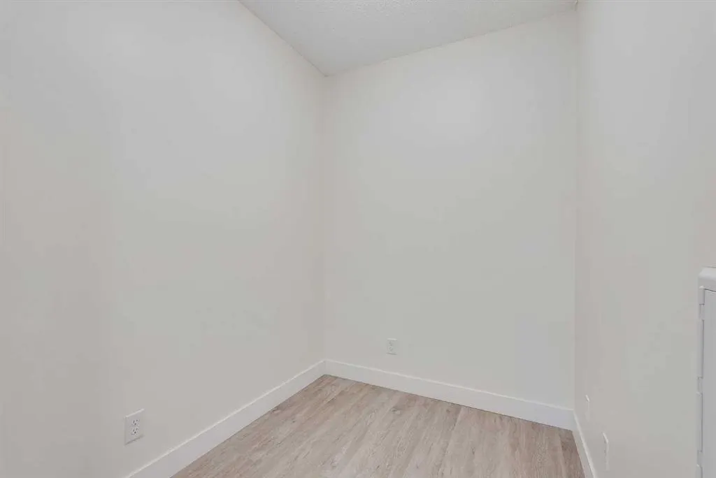 3950 46 Avenue NW, #206