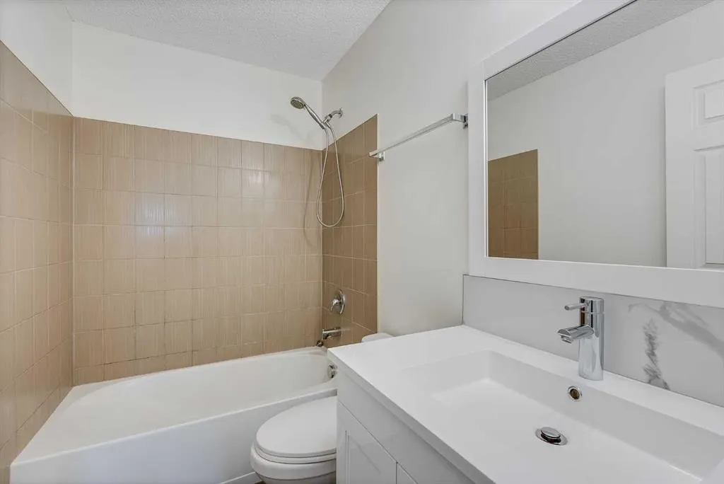 3950 46 Avenue NW, #206