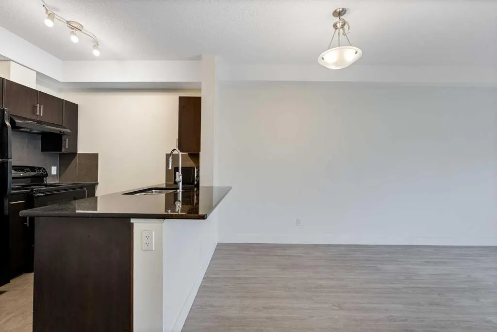 3950 46 Avenue NW, #206