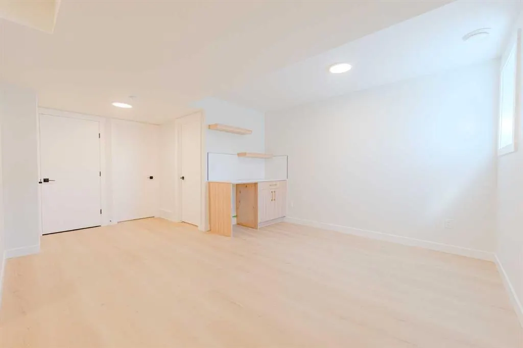 700 clover Road, #702