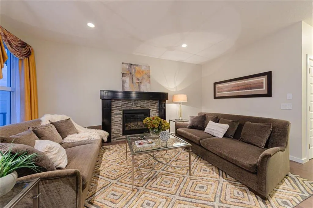 138 Copperpond Street SE