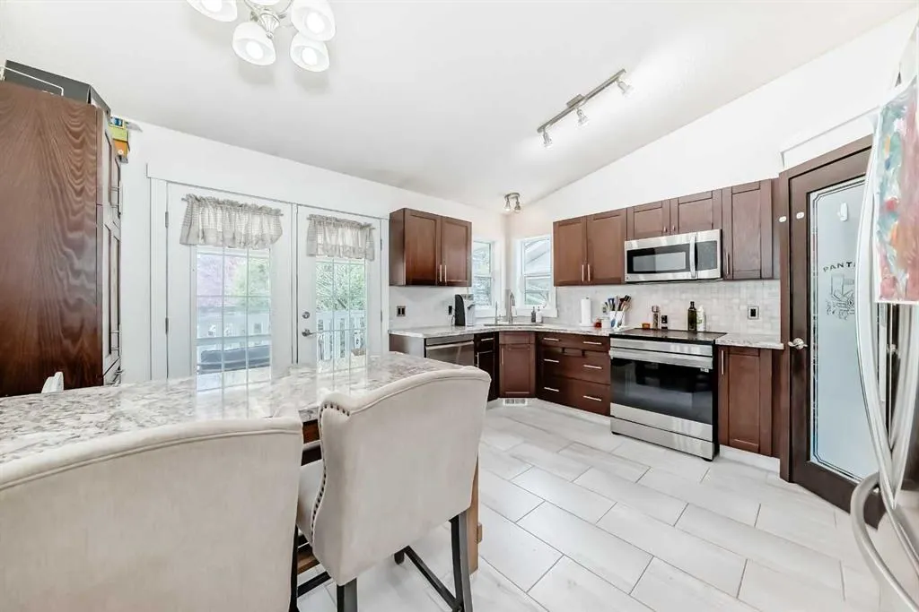 60 Sunlake Road SE