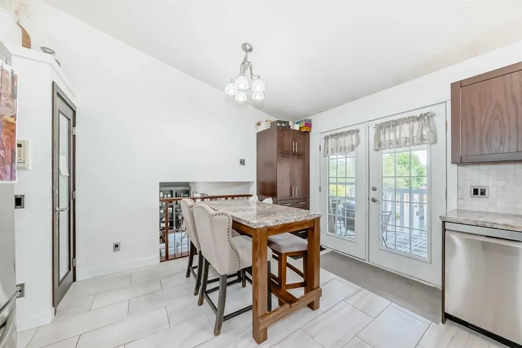 60 Sunlake Road SE