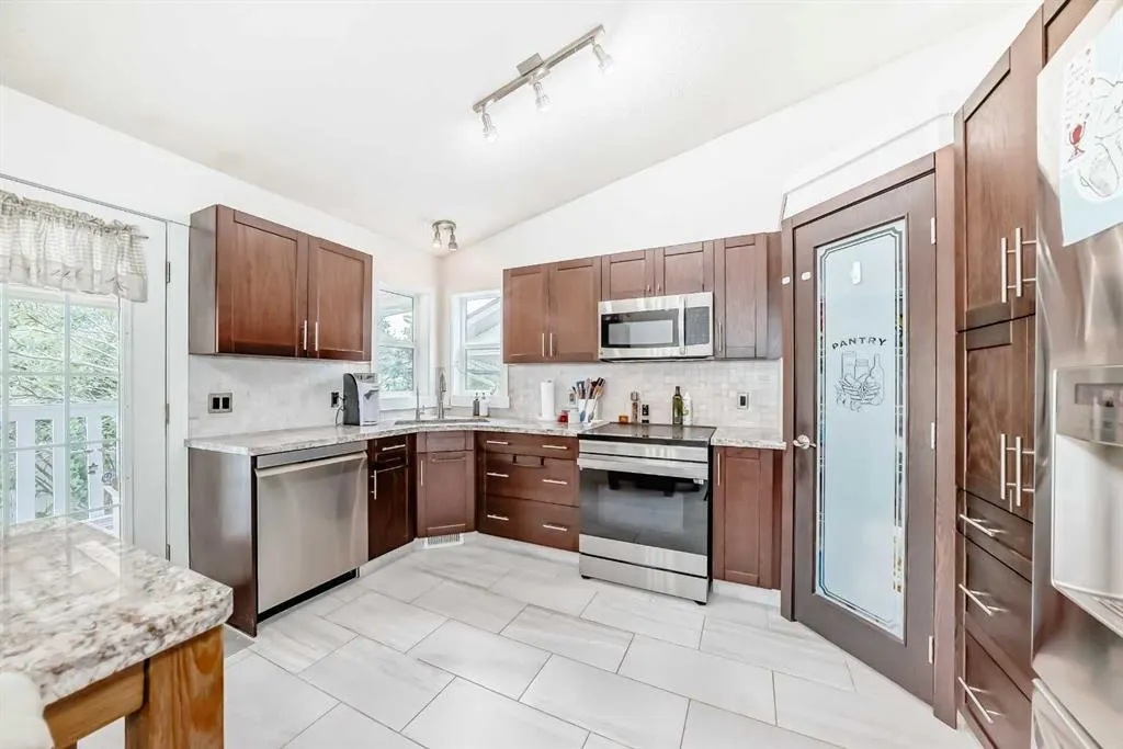 60 Sunlake Road SE