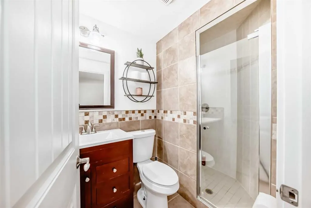 60 Sunlake Road SE